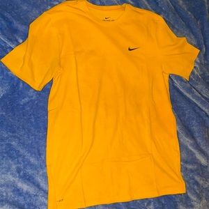 Men’s Nike Athletic Cut Shirt